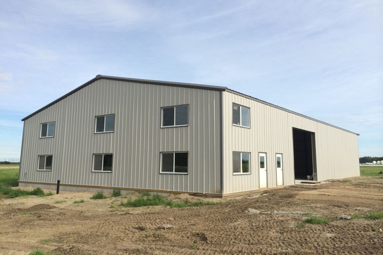 Edif&iacute;cio de quadros de metal