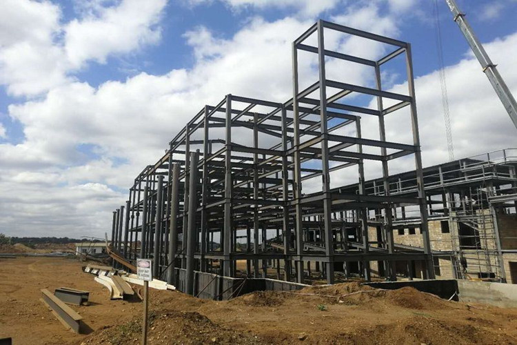 Edif&iacute;cios de a&ccedil;o multi-piso