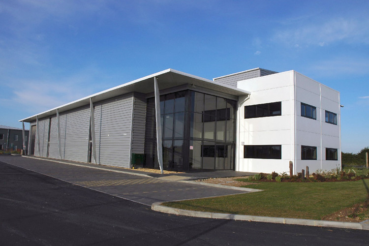 Edif&iacute;cio de a&ccedil;o