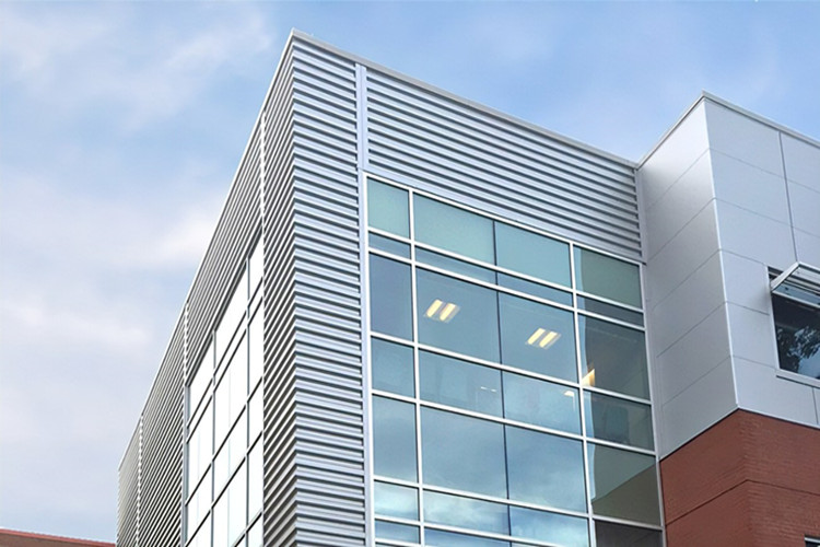 Edif&iacute;cio com vidro