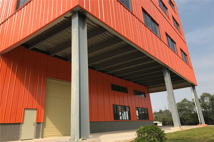 Arranha de arranha-c&eacute;us de constru&ccedil;&atilde;o de a&ccedil;o para o trabalho