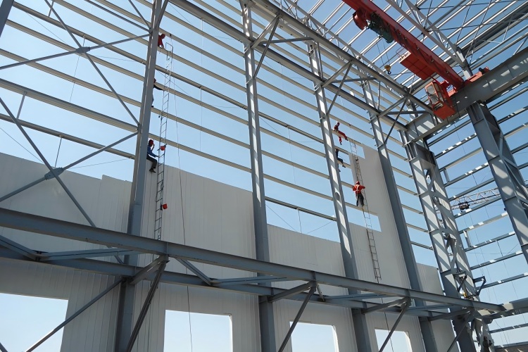 estrutura de a&ccedil;o da f&aacute;brica