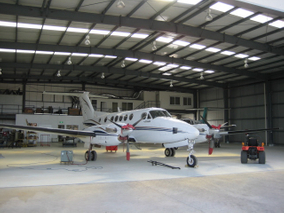 Armazém de aço pré-fabricado para hangar de aeronaves com porta de hangar