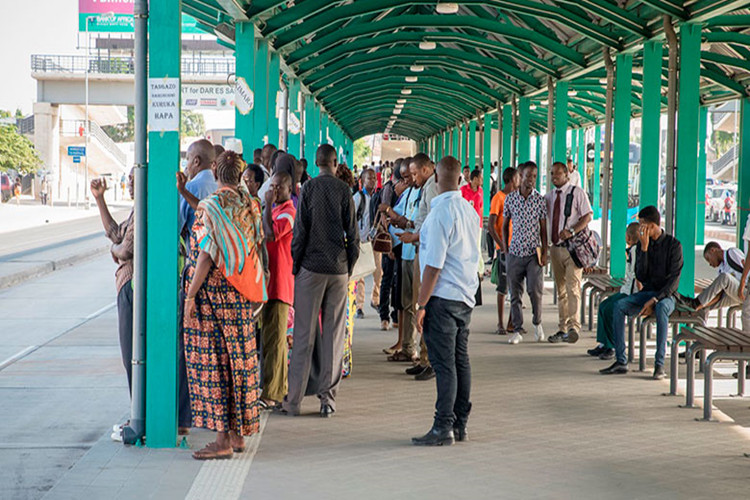 Solução de projeto de estrutura de aço para estação de ônibus