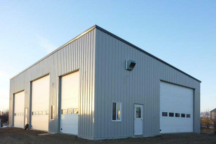 Edif&iacute;cio de a&ccedil;o industrial