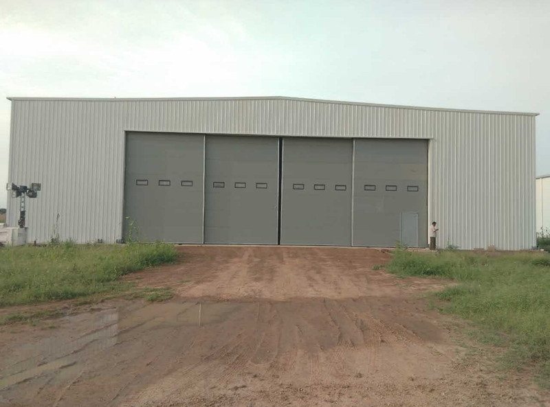 porta do hangar