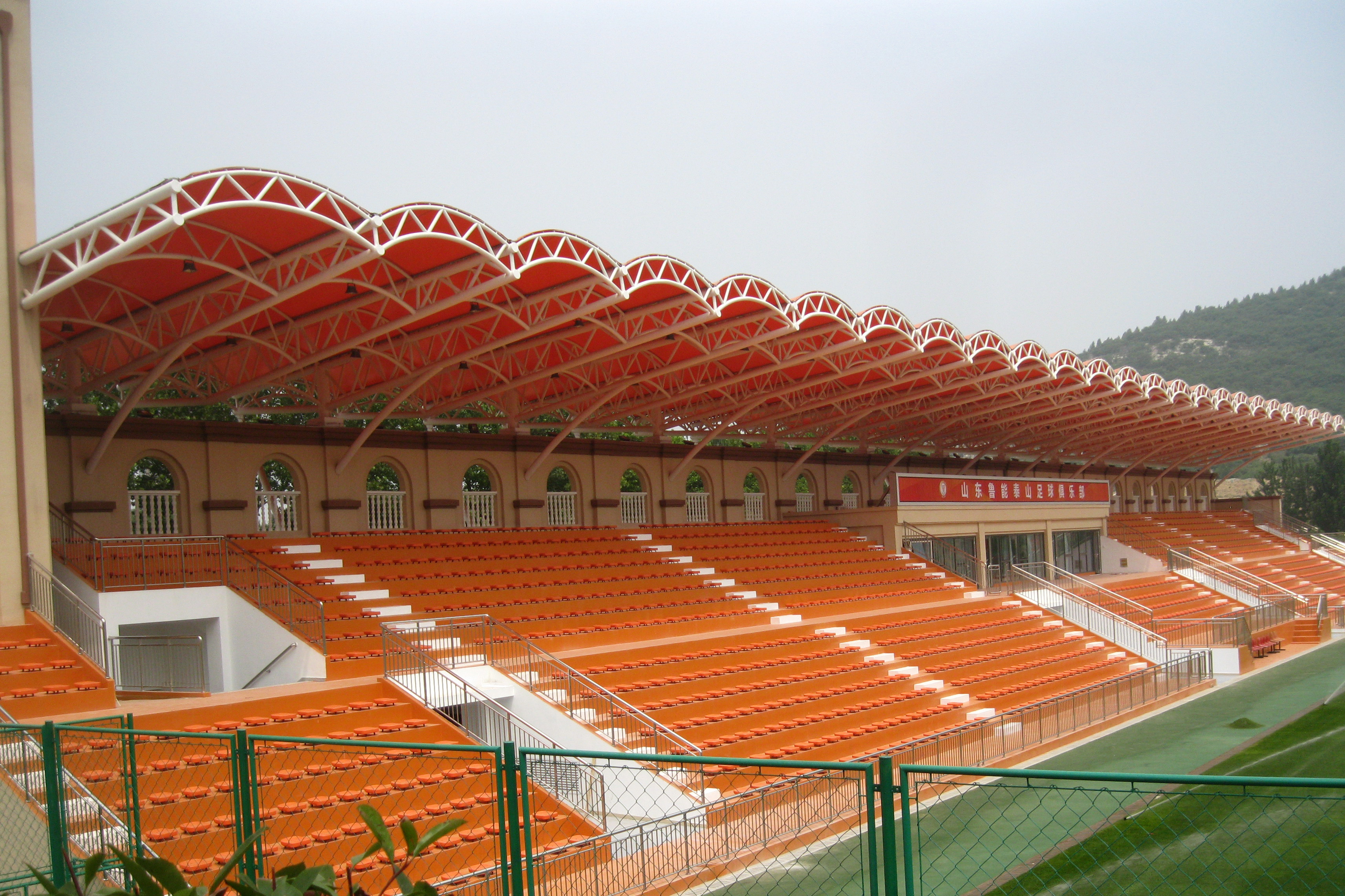 Estrutura de a&ccedil;o resistente do est&aacute;dio do fardo da tubula&ccedil;&atilde;o &agrave;s intemp&eacute;ries