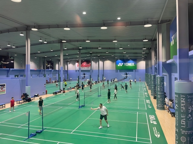 pavilh&atilde;o desportivo interior