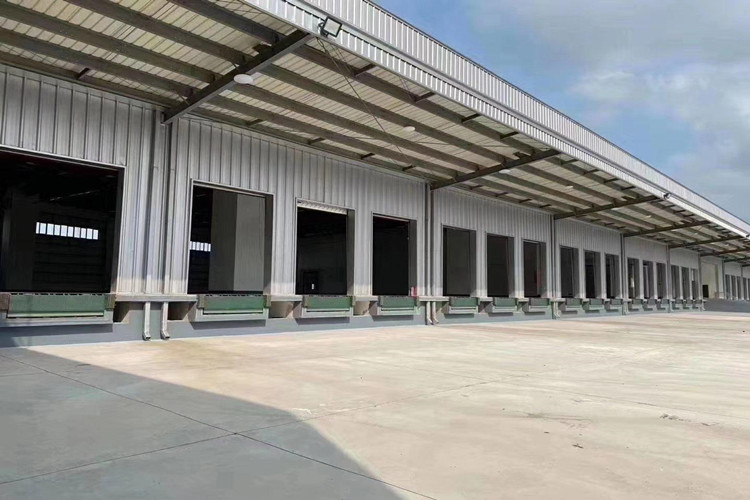 Portas da doca da estrutura de a&ccedil;o do armaz&eacute;m da log&iacute;stica